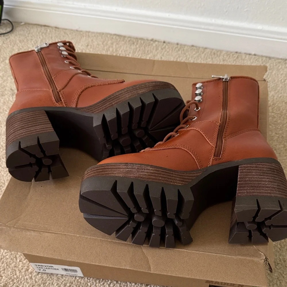 Steve Madden Brown Lace-Up Combat Boots NEW - Picture 4 of 7